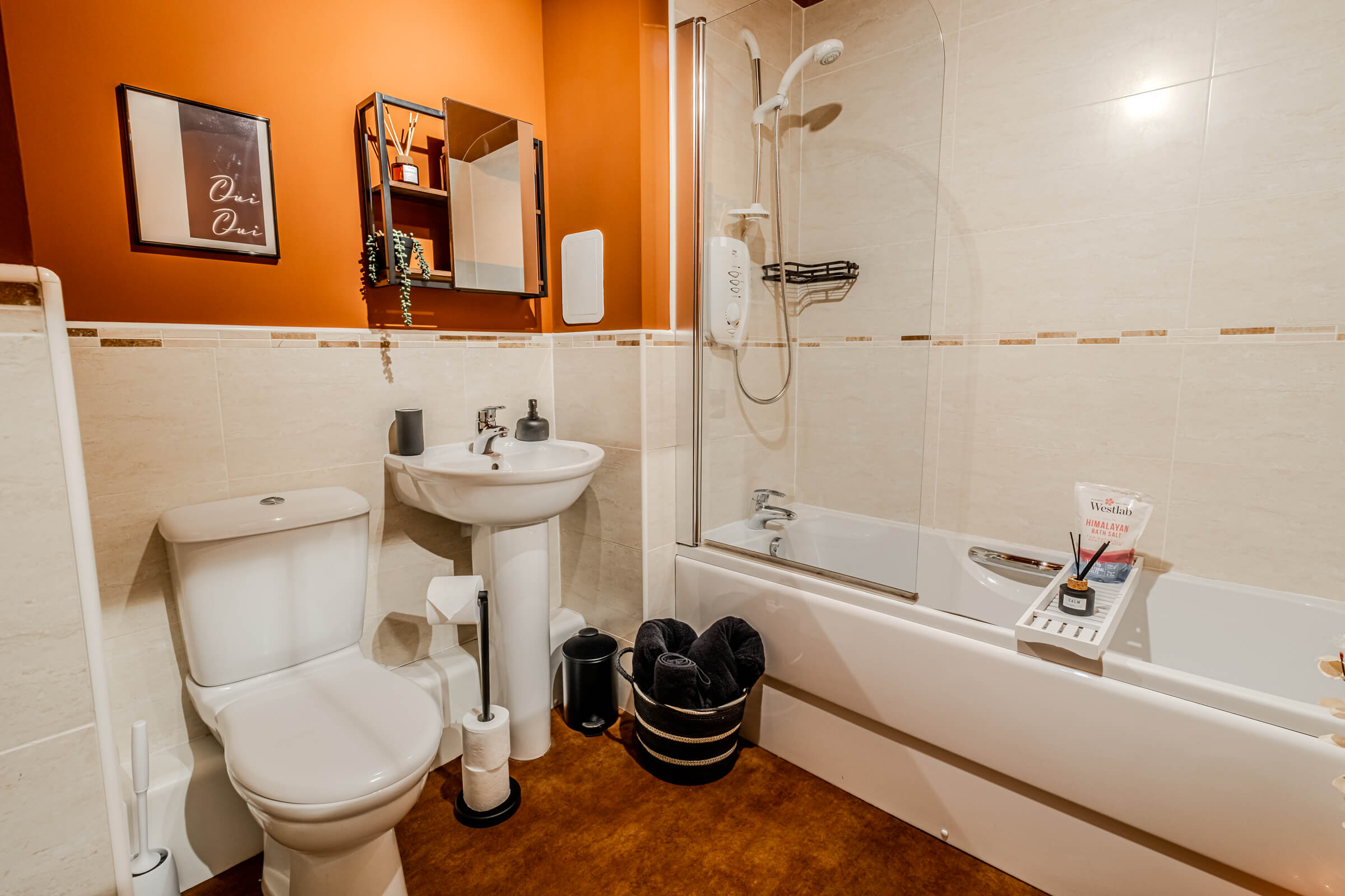 Stylish Aberdeen apartment main bathroom