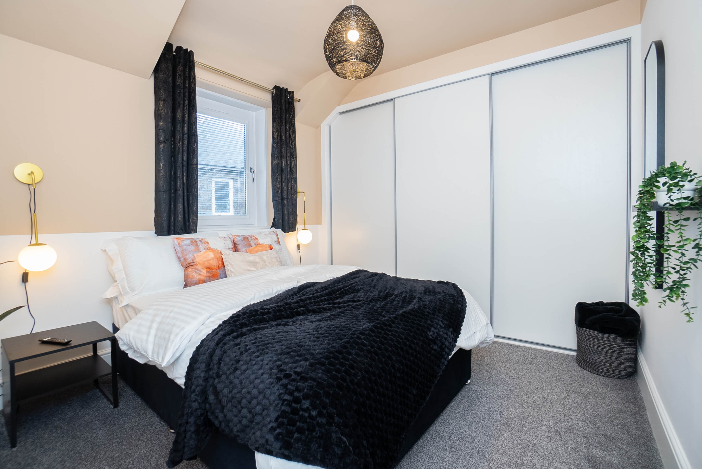 Spacious & stylish home in Aberdeen second bedroom with double bed