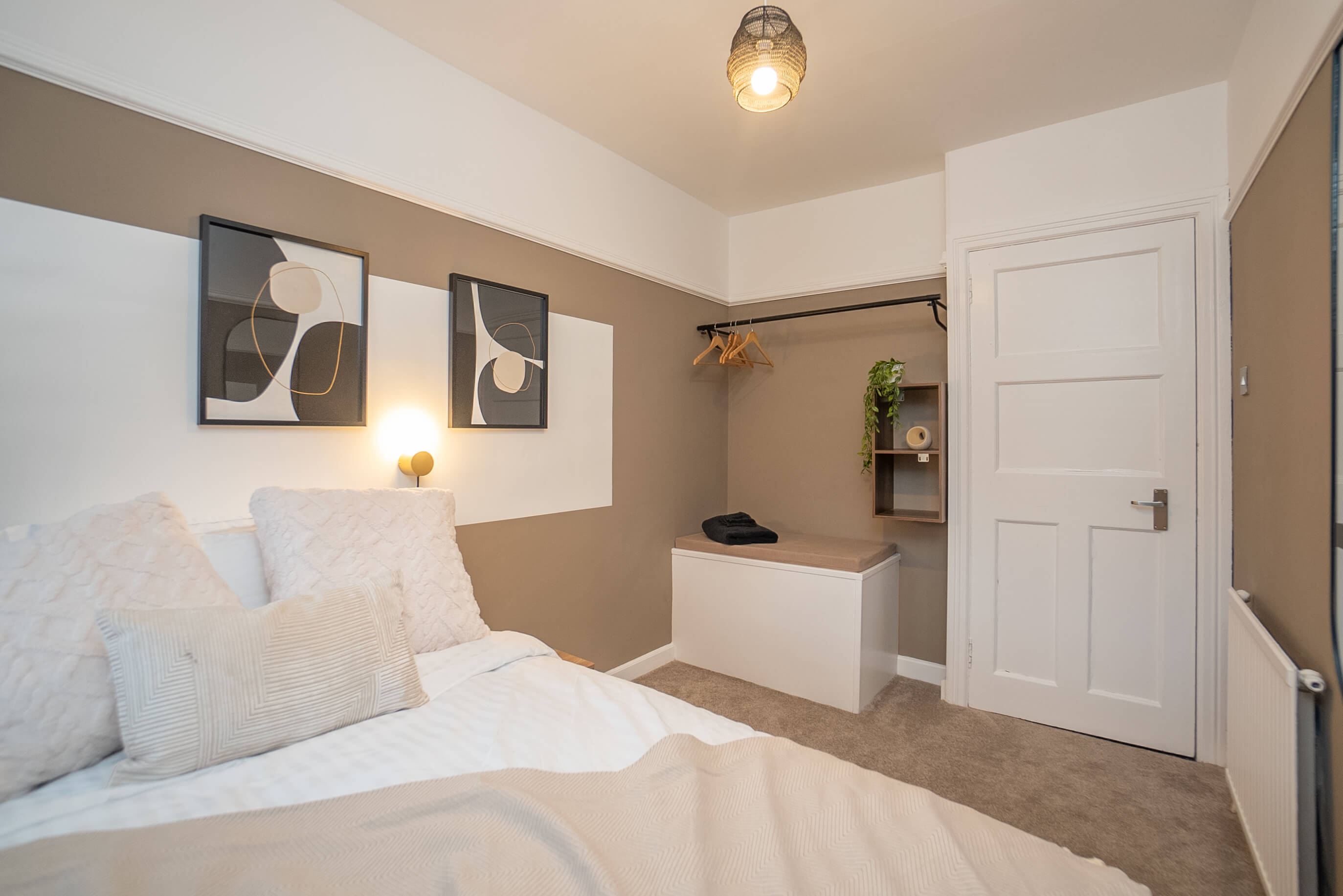 Spacious & stylish home in Aberdeen third bedroom with small double bed