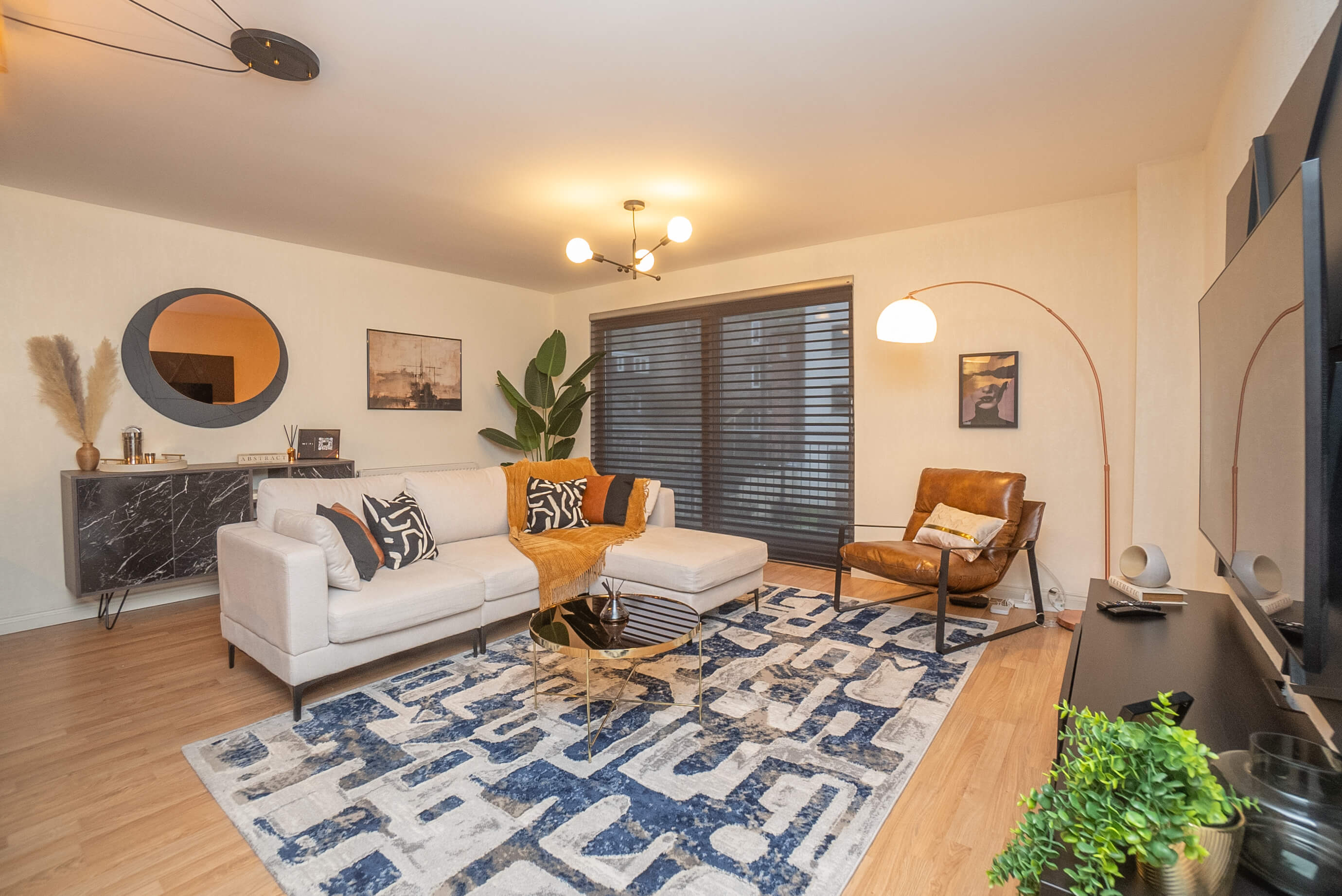 Executive 2 bedroom apartment in Aberdeen open plan stylish lounge view