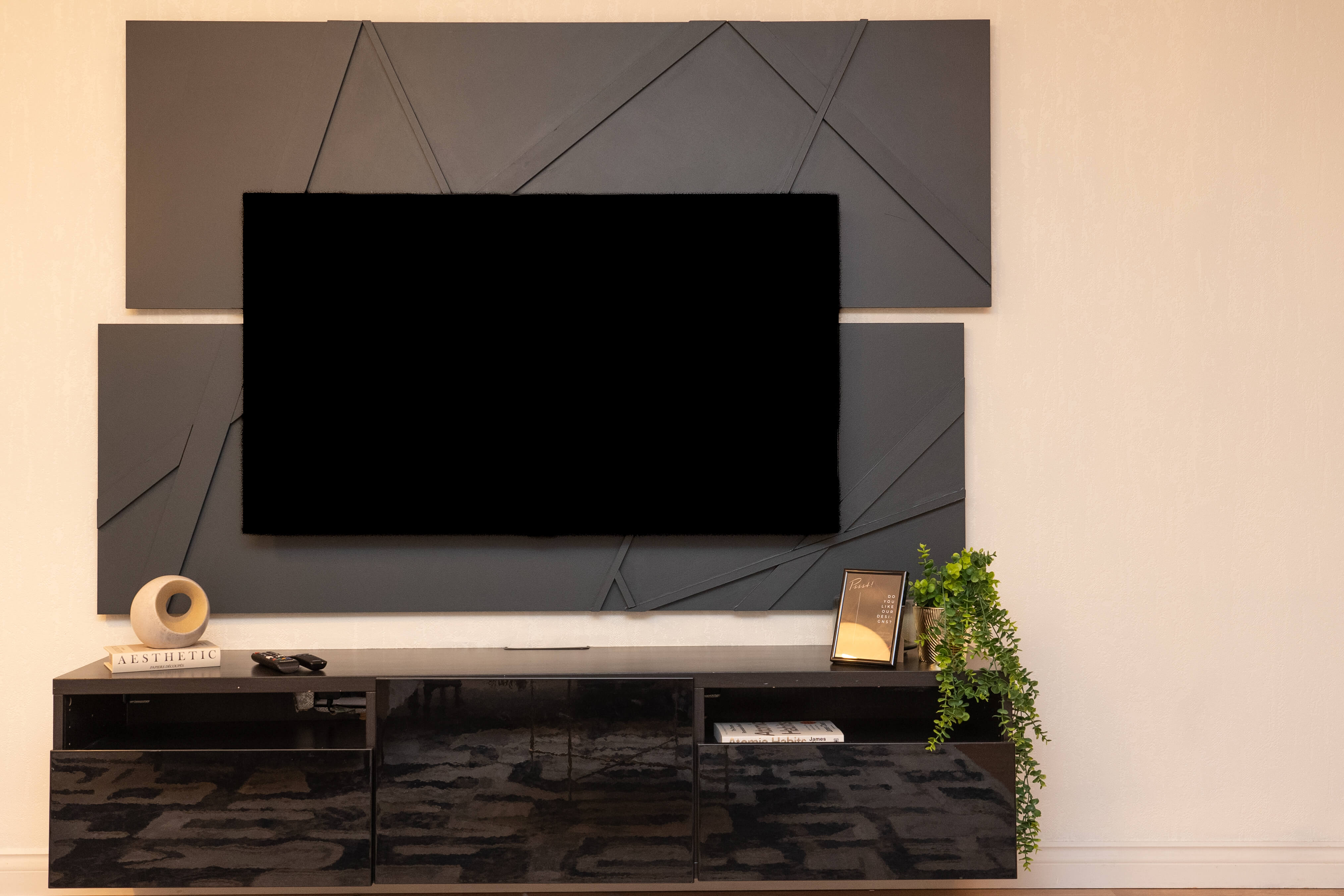 Executive 2 bedroom apartment in Aberdeen open plan stylish lounge tv feature wall