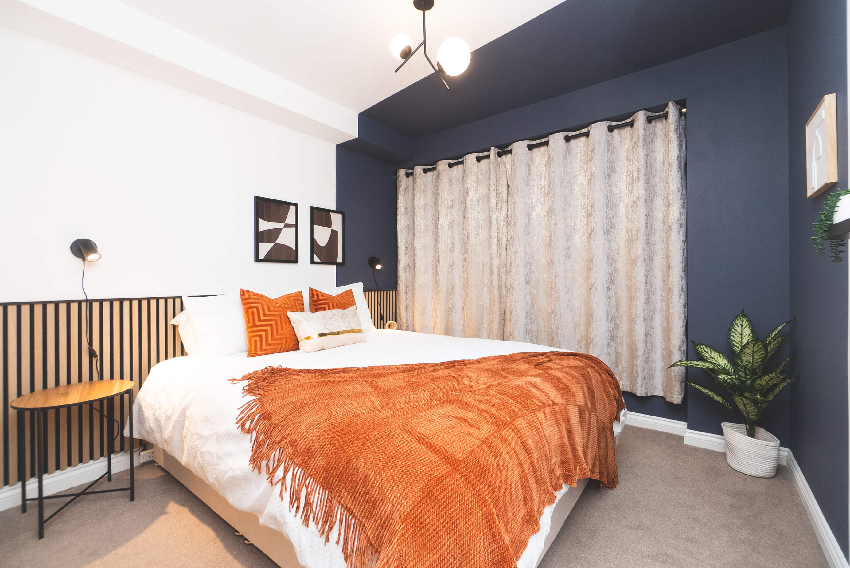 Executive 2 bedroom apartment in Aberdeen second bedroom king size bed