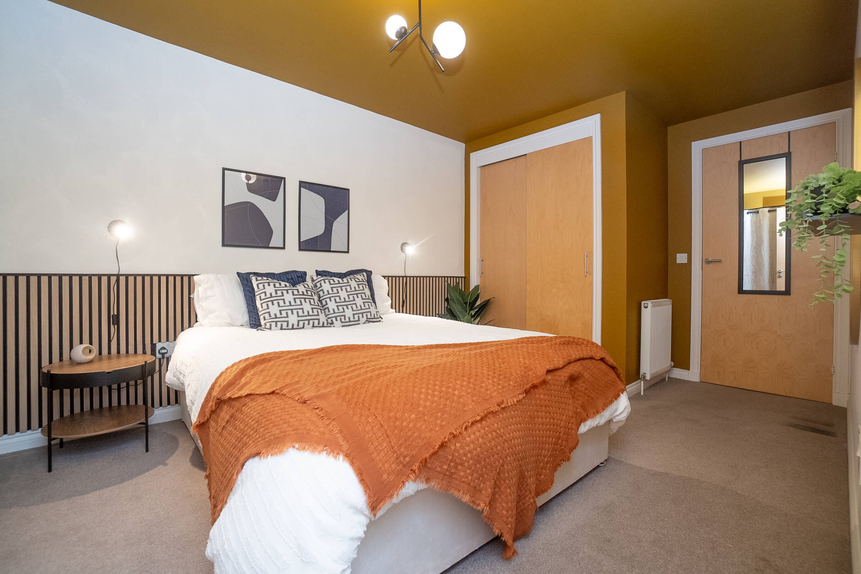 Executive 2 bedroom apartment in Aberdeen first bedroom king size bed